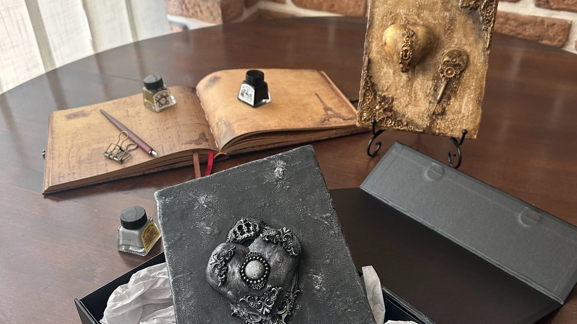 Colección Momentos Especiales de Marian Custom Art con obras artesanales creadas a mano para regalar con significado en ocasiones importantes.